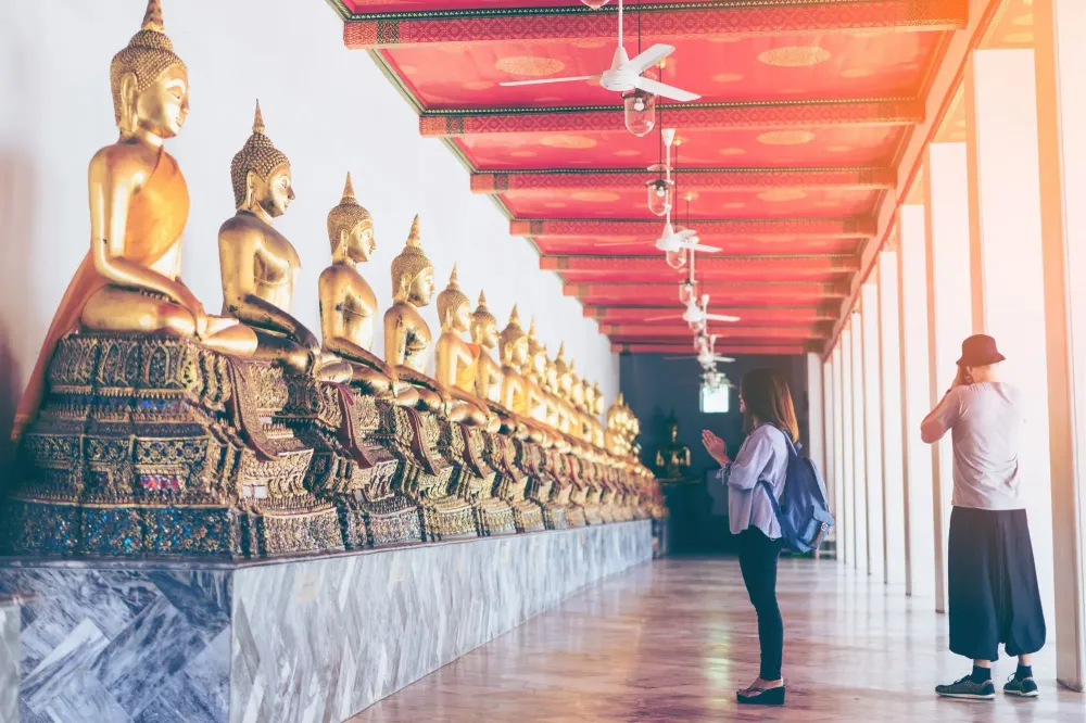 How to Be Safe and Culturally Sensitive When You Travel